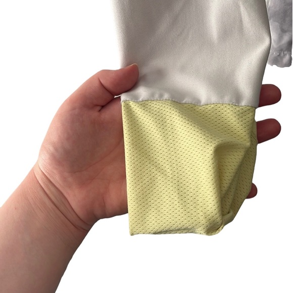 Fitted run jacket - Picture 6 of 7